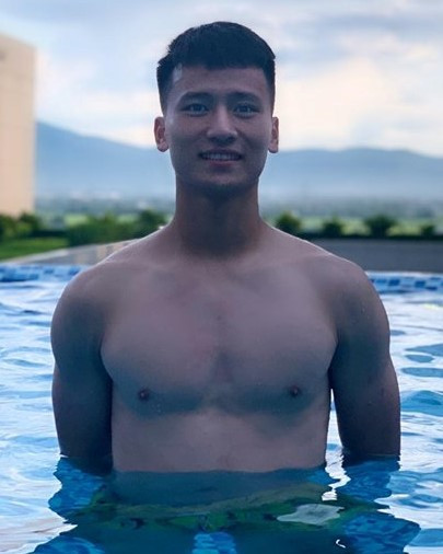 Vừa qua, Tùng Lâm cũng nhận được giải cầu thủ xuất sắc nhất trận chung kết U21 Quốc tế bởi màn cứu thua không tưởng của anh chàng.