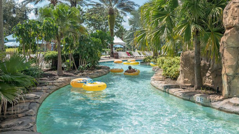 Không còn cảnh thất thủ như mọi khi, các bạn trẻ hoàn toàn vui chơi thỏa thích tại khu công viên nước rộng 8.1 ha. Ảnh: dulichtoday.vn