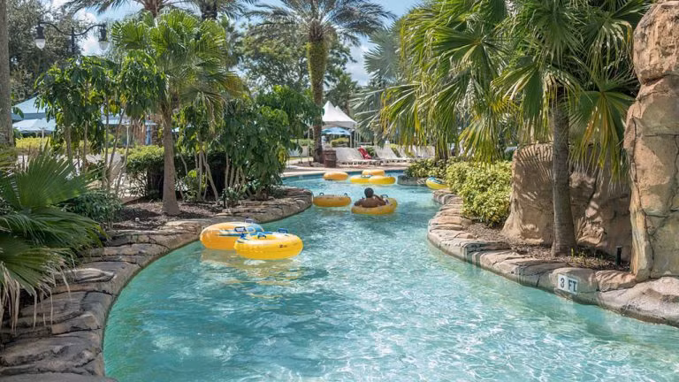 Không còn cảnh thất thủ như mọi khi, các bạn trẻ hoàn toàn vui chơi thỏa thích tại khu công viên nước rộng 8.1 ha. Ảnh: dulichtoday.vn