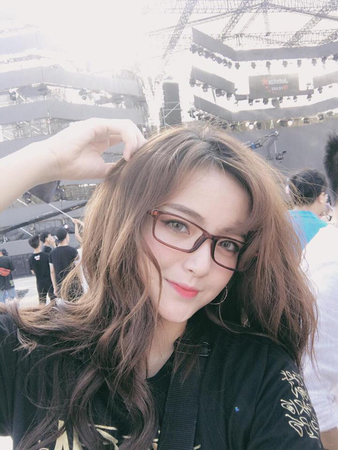 Đặc biệt, màu mắt khá lạ khiến nhiều người còn tò mò liệu Mỹ Dương có phải là con lai hay không?