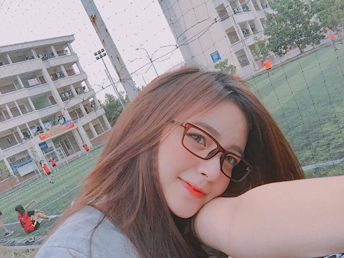 Trên mạng xã hội, hình ảnh của Linh được nhiều bạn trẻ chia sẻ vì rất xinh đẹp nổi bật. Được biết, Mỹ Linh thích nghe nhạc điện tử, cô cảm thấy âm nhạc điện tử có khả năng giúp cô giảm áp lực trong cuộc sống.