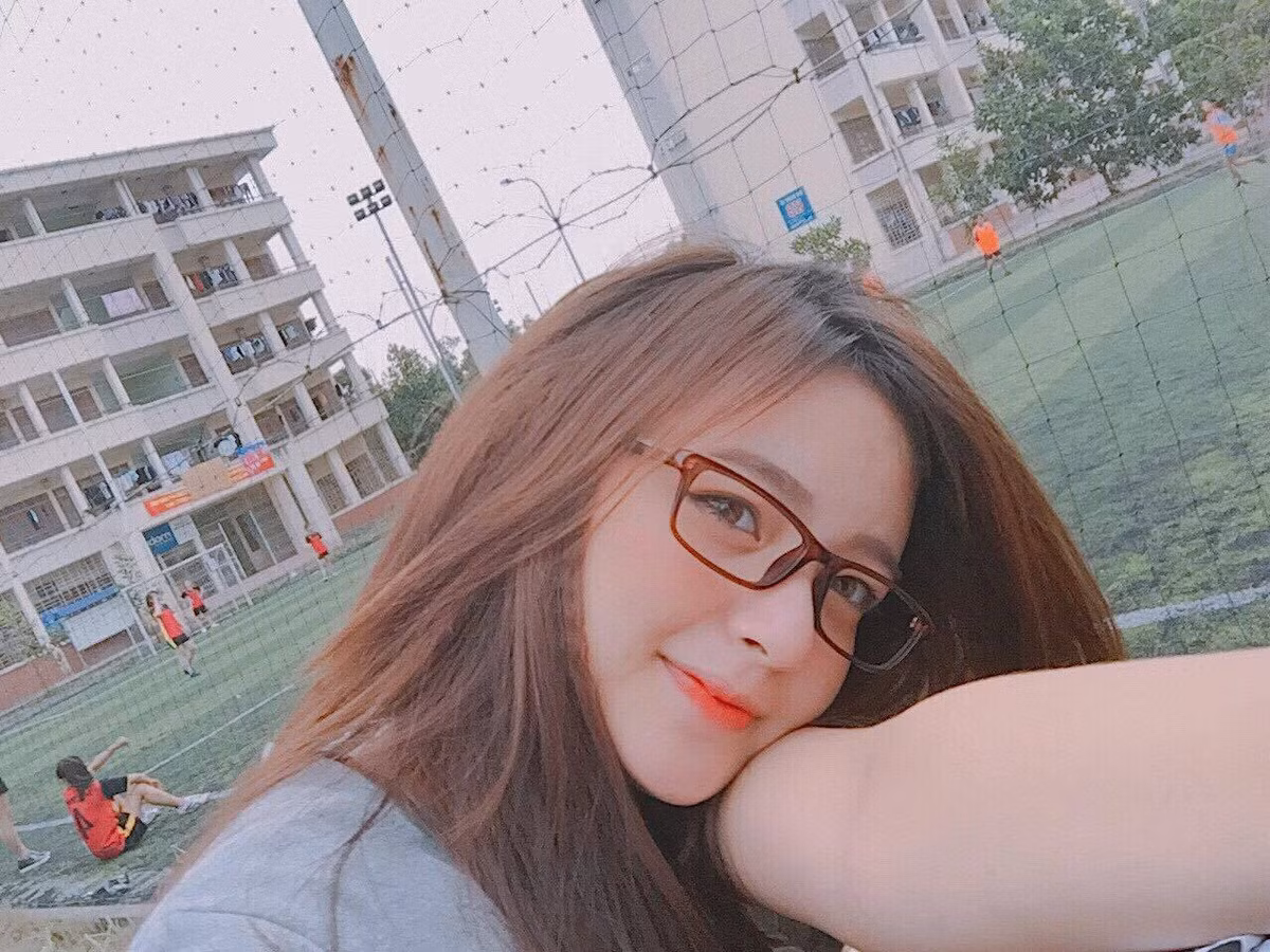 Trên mạng xã hội, hình ảnh của Linh được nhiều bạn trẻ chia sẻ vì rất xinh đẹp nổi bật. Được biết, Mỹ Linh thích nghe nhạc điện tử, cô cảm thấy âm nhạc điện tử có khả năng giúp cô giảm áp lực trong cuộc sống.