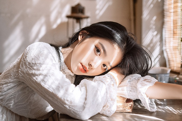 Phan Thị Minh Hằng hay còn gọi là Phan Hằng, sinh năm 2001 là một gương mặt quen thuộc trên mạng xã hội. Nữ sinh Kinh tế Quốc dân hiện có hơn 58.000 lượt theo dõi ở trang cá nhân.