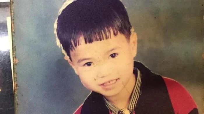 Văn Toàn sinh ra và lớn lên ở Hải Dương, anh gia nhập lò đào tạo học viện bóng đá Hoàng Anh Gia Lai khóa 1 (cùng khóa với Nguyễn Công Phượng).