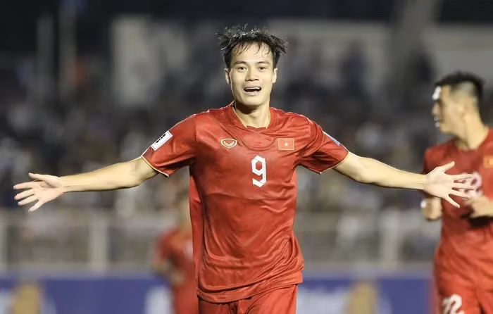 Ở tuổi 28, dù có thu nhập tốt, sự nghiệp thuận lợi, tuy nhiên bên cạnh Văn Toàn vẫn chưa có "bóng hồng" nào xuất hiện.