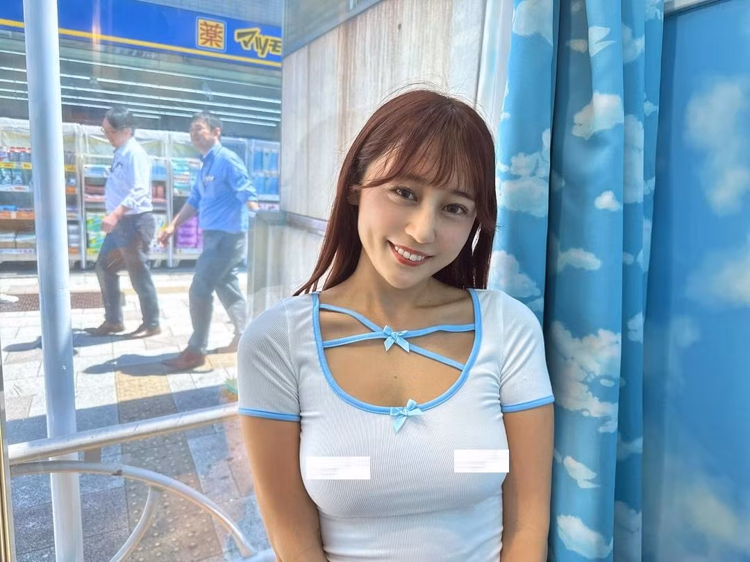 Nhiều người cho rằng không nên mặc đồ bó sát và đi trên đường như vậy, điều này làm tăng nguy cơ bị tội phạm tình dục tấn công.