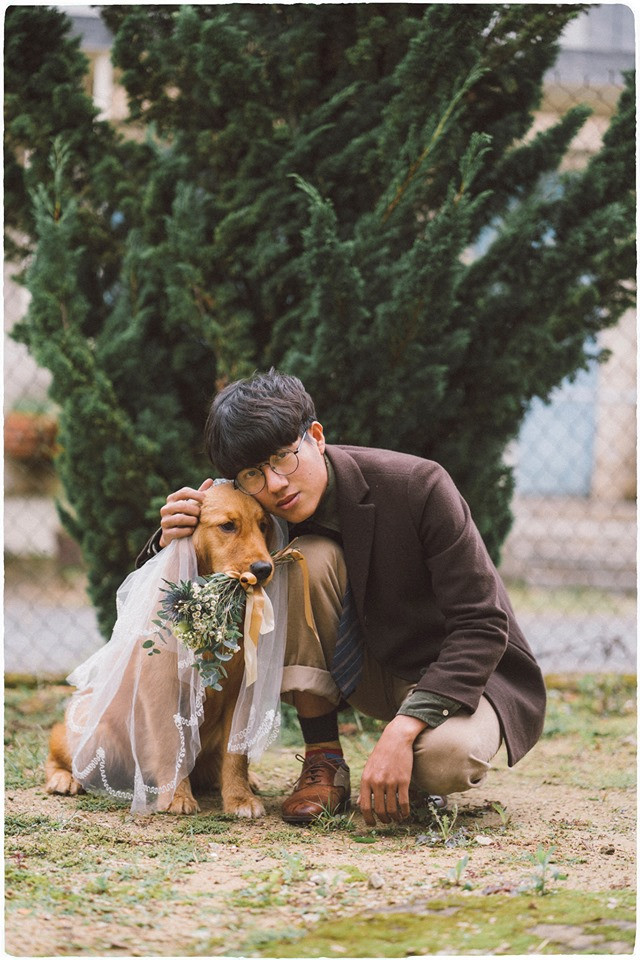 Bộ "ảnh cưới" với lý do bị mẹ giục lấy vợ cùng chó cưng của chàng trai Đà Lạt Thanh Bình diễn ra nhanh chóng trong vòng 30 phút.