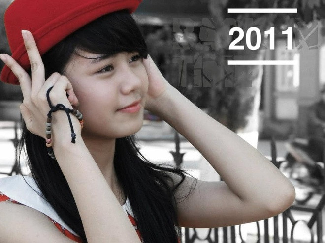 Bà xã Quế Ngọc Hải sở hữu khuôn mặt bầu bĩnh, dễ thương cùng đôi mắt đẹp, nụ cười duyên dáng. Suốt nhiều năm, Thùy Dương trung thành với tóc dài xoăn và mái bằng trông cực đáng yêu.