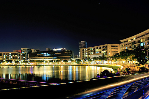 Là một trong những khu đô thị mới của Nam Sài Gòn, Phú Mỹ Hưng được xem là nơi sinh sống của giới thượng lưu tại Sài Gòn. Chính vì vậy, những quán cafe hay nhà hàng lớn nhỏ tại đây khá đa dạng và lung linh.