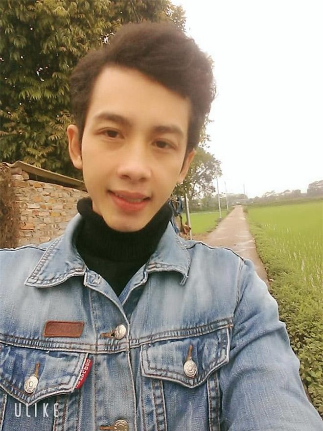 Dù chàng trai giãi bày tâm tư tình cảm rất nhiều nhưng nhận lại là sự thờ ơ và né tránh của cô gái tên Hương. Theo tìm hiểu, đoạn clip được quay lại một cách rất tình cờ, tuy vậy vẫn nhanh chóng “gây sốt” mạng xã hội lúc bấy giờ. Và mới đây, nó tiếp tục được cư dân mạng “đào lại”, thu hút sự quan tâm của rất nhiều người.