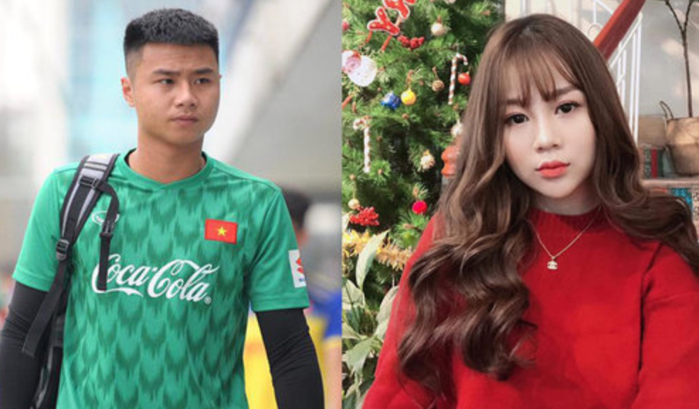 Với khả năng bắt bóng tốt và gương mặt hiền khô, điển trai, Văn Toản được chú ý nhiều hơn sau khi trở về từ SEA Games 30. Mới đây, anh chàng chính thức đổi từ tình trạng "độc thân" sang "đã đính hôn" trên mạng xã hội.