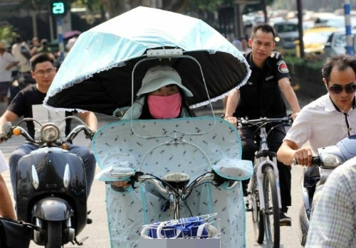 Chống nắng tuyệt đối kiểu này thì không ai có thể theo kịp.