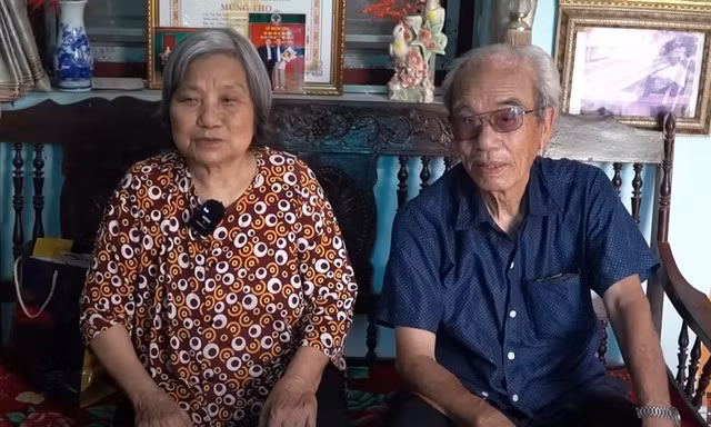 Không chỉ vậy, có ao cá phía trên cũng giúp ngôi nhà của ông bà giảm nhiệt, chống nóng những ngày hè. Nhờ ao cá mà nhà ông Tuấn rất mát mẻ, tạo môi trường trong lành, lúc nào nhà cũng mát.