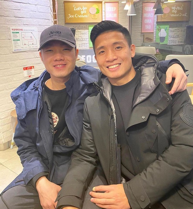 Xuân Trường dính chấn thương dây chằng vào tháng 9/2019 khi đang tập luyện cùng với đội tuyển Việt Nam, chuẩn bị cho vòng loại World Cup 2022. Anh chàng phải sang Hàn Quốc điều trị ngay sau đó và cần ít nhất 6 tháng để hồi phục mới có thể quay trở lại sân cỏ. Nhiều người cho rằng nam cầu thủ sẽ phải đón tết tại nước bạn trong năm nay.