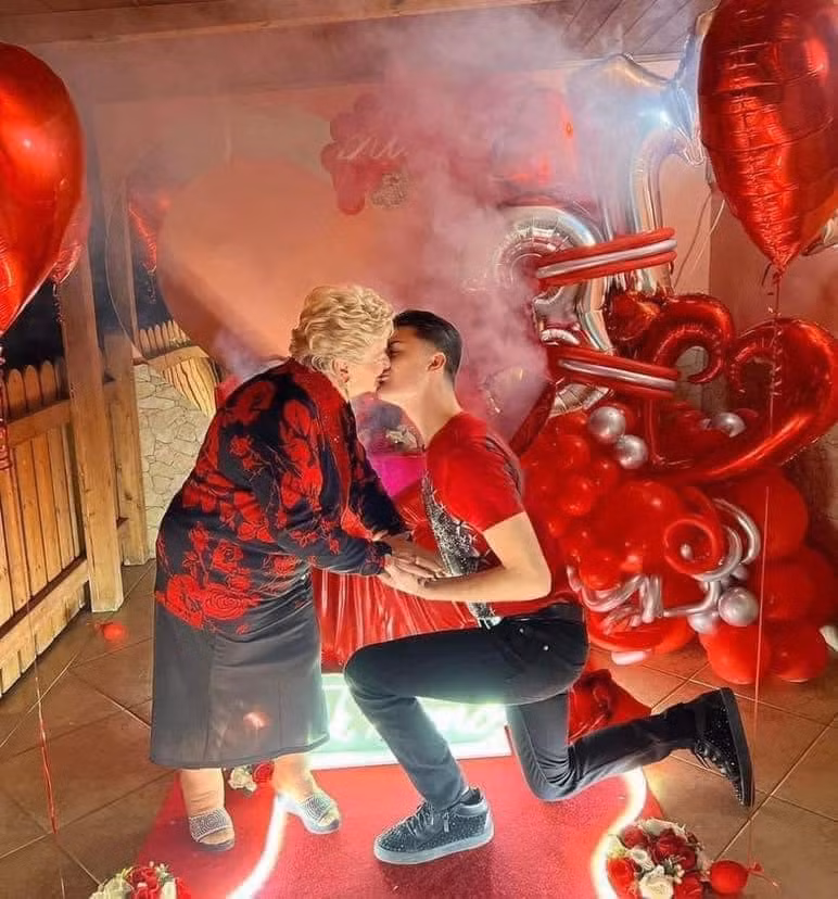 Câu chuyện về anh chàng Giuseppe D'Anna 19 tuổi đến từ Ý và bạn gái Malian Gatta 76 tuổi đã gây xôn xao cõi mạng. Khoảng cách tuổi tác của họ là 57 tuổi nên câu chuyện tình yêu vướng phải không ít tranh cãi.