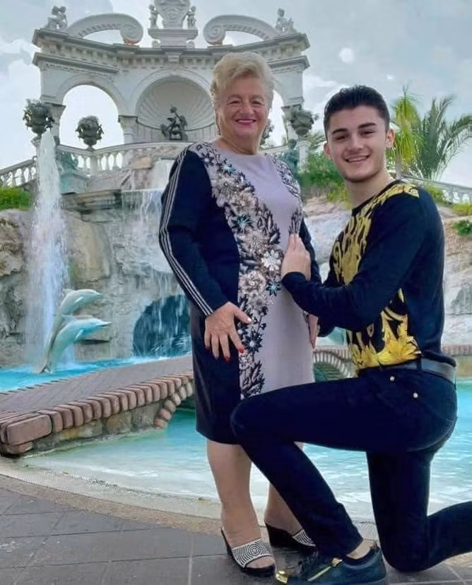 Cả 2 thậm chí còn đăng tải những hình ảnh bạn gái Giuseppe mang thai khiến nhiều người rất nghi ngờ tính chân thật.