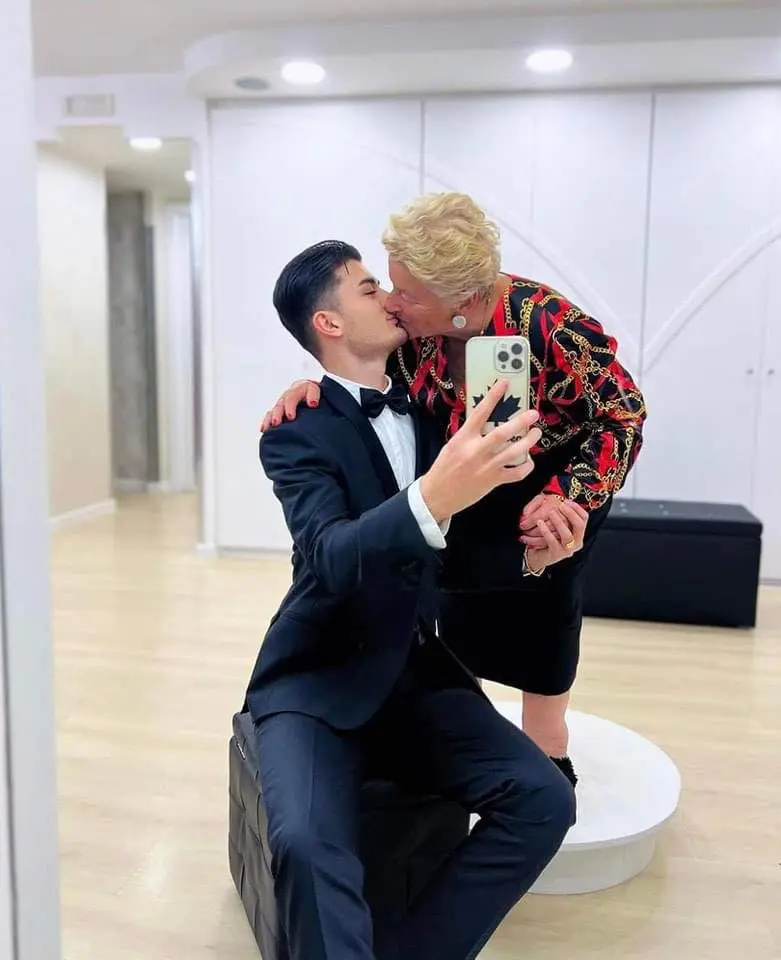 Trong một tuyên bố mới nhất, nam thanh niên người Ý nói rằng toàn bộ mối quan hệ của mình và bà Malian là sai sự thật. Việc dựng lên câu chuyện cả hai yêu nhau, cầu hôn và cả chuyện có em bé chỉ đơn giản là động cơ để nổi tiếng trên mạng xã hội.