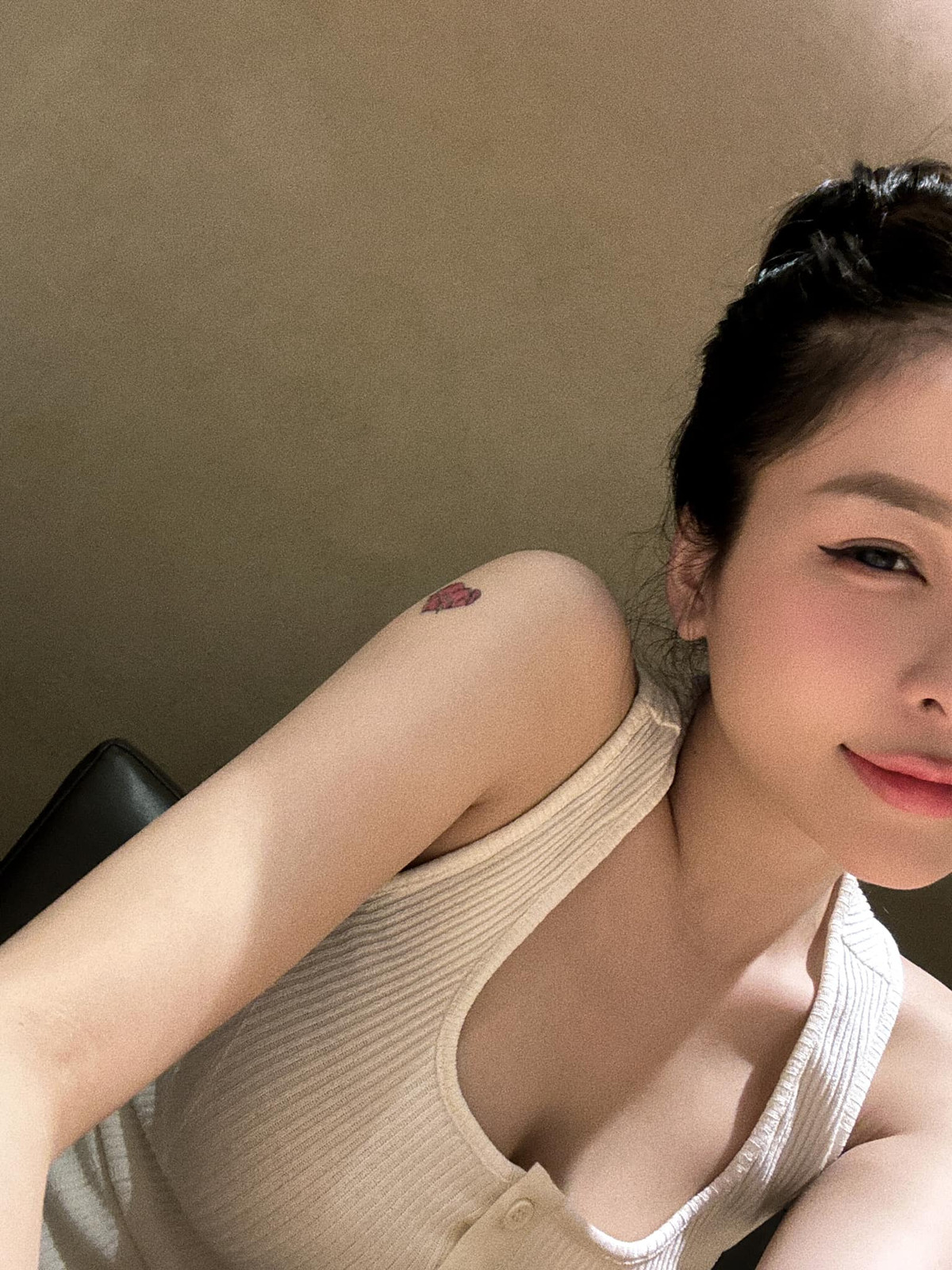 Hot girl Trâm Anh có lẽ không còn là cái tên xa lạ với nhiều người. Cô nàng sinh năm 1995 sở hữu nhan sắc xinh đẹp, gương mặt ưa nhìn và được xem là một trong những gái xinh đình đám thời gian trước.