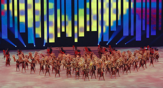 18h theo giờ Hà Nội, lễ khai mạc SEA Games 30 chính thức diễn ra trong sân vận động trong nhà Philippines Arena bằng màn biểu diễn của hàng trăm nghệ sĩ với các tiết mục mang đậm nét văn hoá của Philippines.