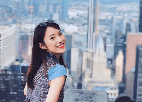 Không chỉ làm MC, Khánh Vy cũng thử sức với nhiều nghề khác như mẫu ảnh, KOL. Là một tên tuổi hot, cô gái Nghệ An thường xuyên được mời tham gia các sự kiện lớn.