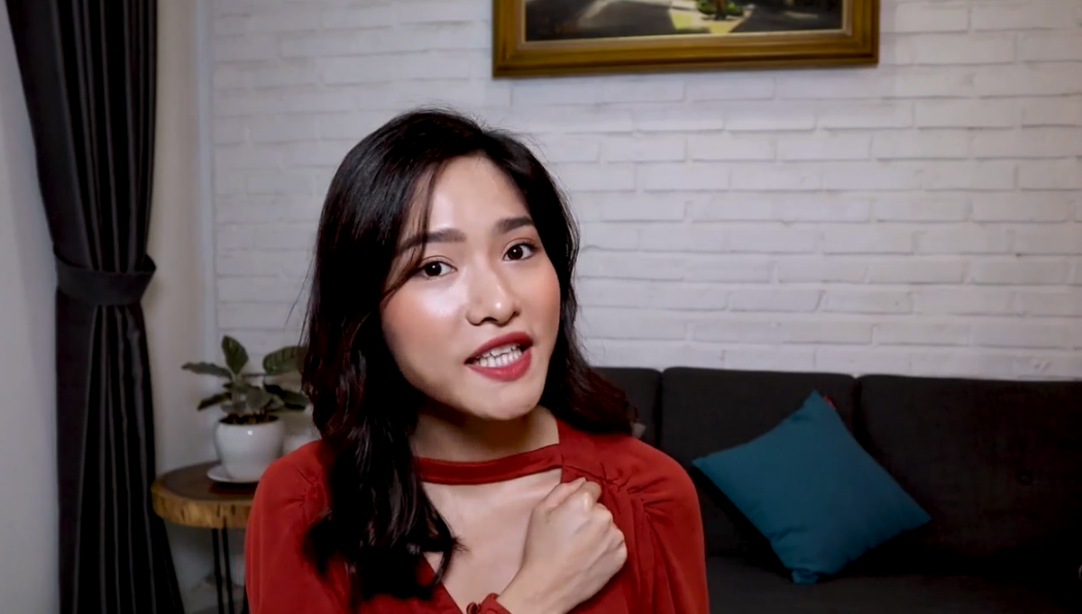 Cách đây vài ngày, nữ MC VTV Mai Trang (SN 1992) gây tranh cãi khi đăng tải vlog mới chia sẻ cách để có thể tiết kiệm ít nhất 9-14 triệu đồng/tháng mà không cần phải tăng thêm thu nhập. Cô nàng khuyên rằng để thắt chặt chi tiêu nên tự nấu ăn, sử dụng phương tiện cá nhân, không mua sắm linh tinh,....