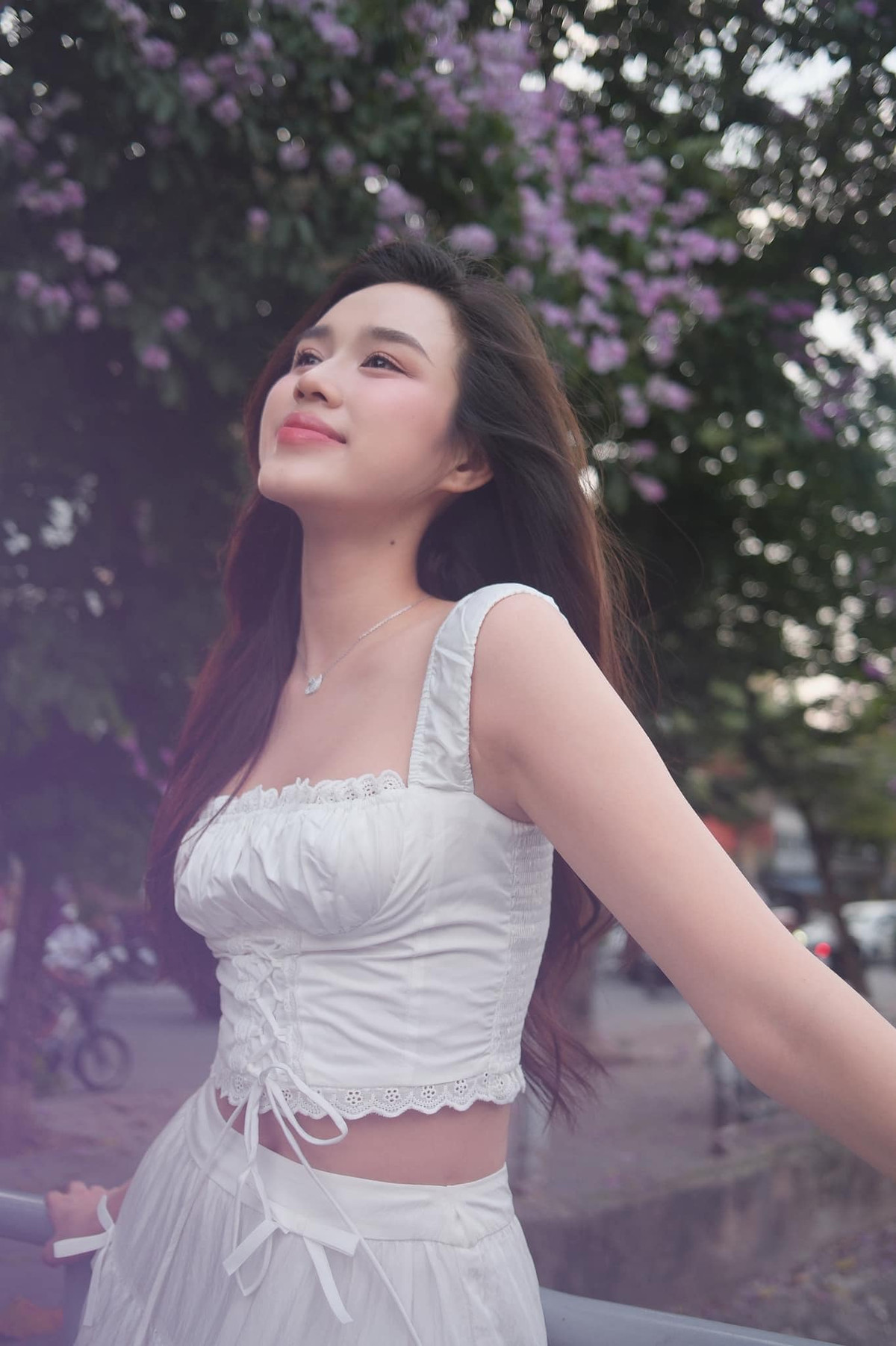 Nhiều người đã nhanh chóng tìm ra, địa điểm mà cô nàng check-in là cạnh bờ sông Tô Lịch.