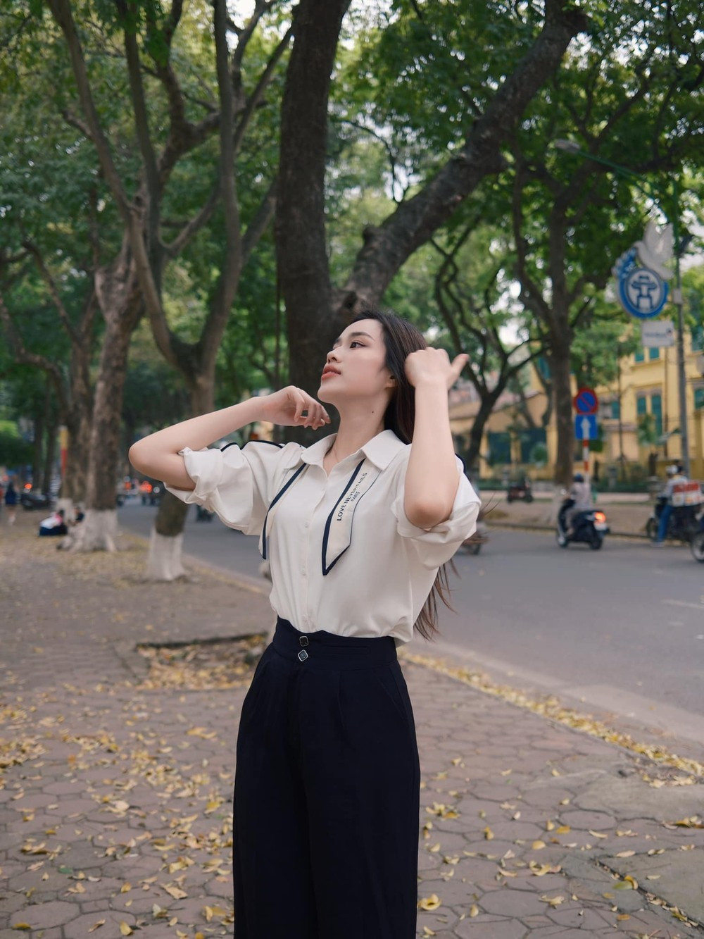 Ai cũng xuýt xoa khen Hoa hậu Việt Nam 2020 ngày càng xinh đẹp đằm thắm.