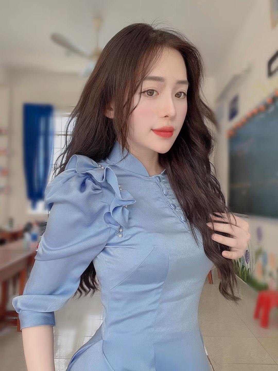 Được biết, cô giáo Nguyễn Ngân, sinh năm 1997, hiện công tác ở một trường tiểu học công lập tại Vũng Tàu.