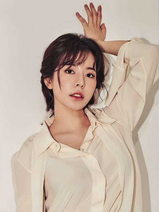 Dù chỉ cao 155cm nhưng Sunny vẫn có lượng fan khổng lồ nhờ tài năng và sự đáng yêu của cô.