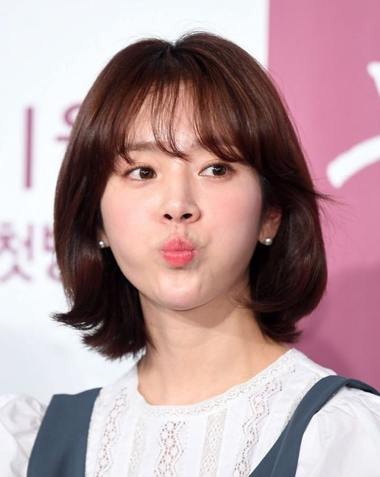 Han Ji Min chỉ cao khoảng 156cm nhưng khả năng diễn xuất và vẻ đẹp của cô mới chính là thế mạnh để thu hút một lương fan vô cùng hùng hậu.