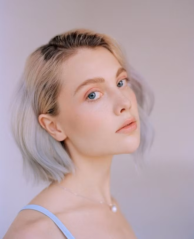 Hot girl còn có tài hội họa và từng tổ chức triển lãm riêng.