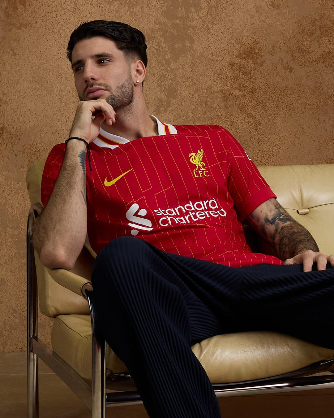 Đội trưởng tuyển Hungary thường ngày yêu thích sự sôi nổi, tự tin, đúng với lứa tuổi 23.