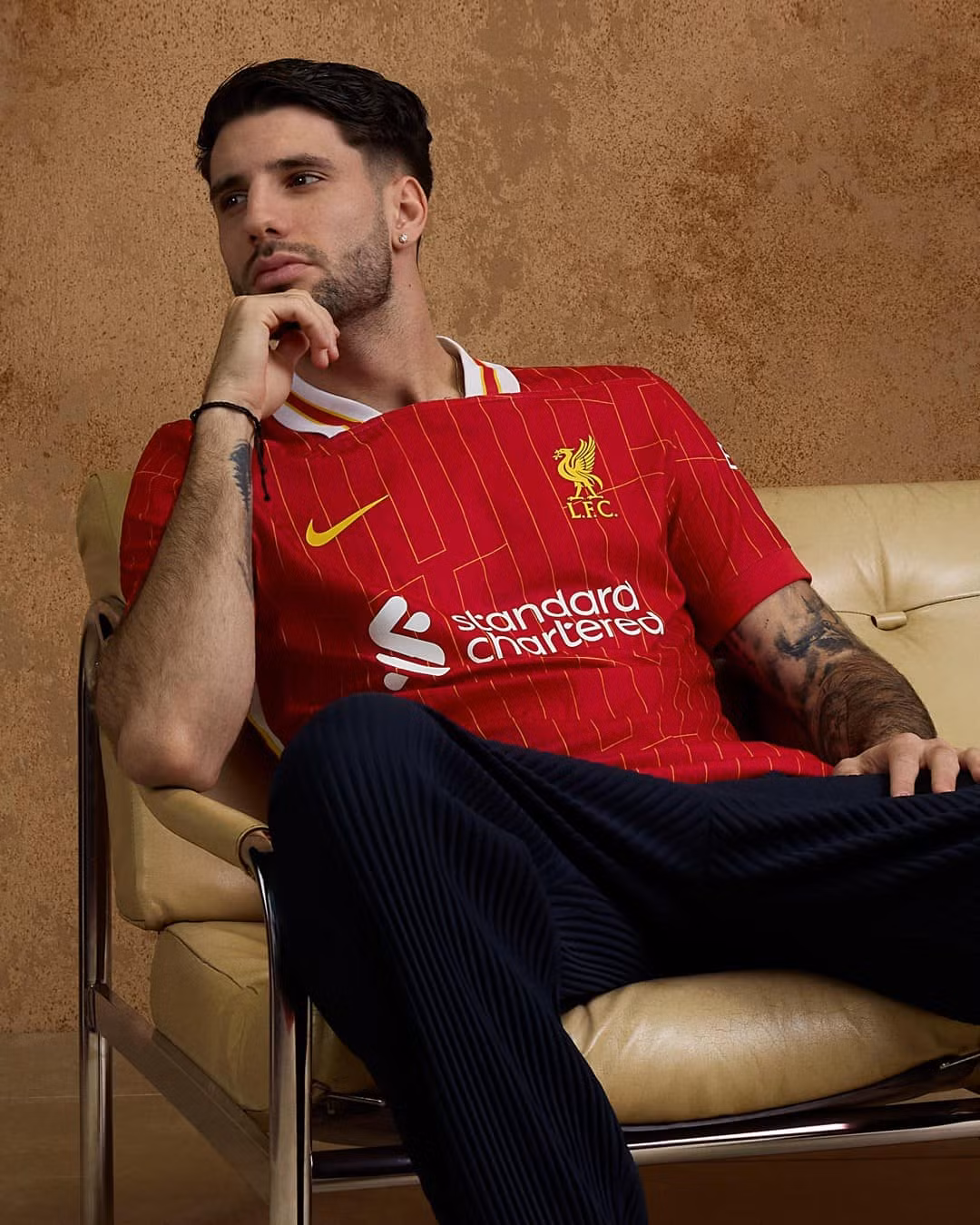 Đội trưởng tuyển Hungary thường ngày yêu thích sự sôi nổi, tự tin, đúng với lứa tuổi 23.