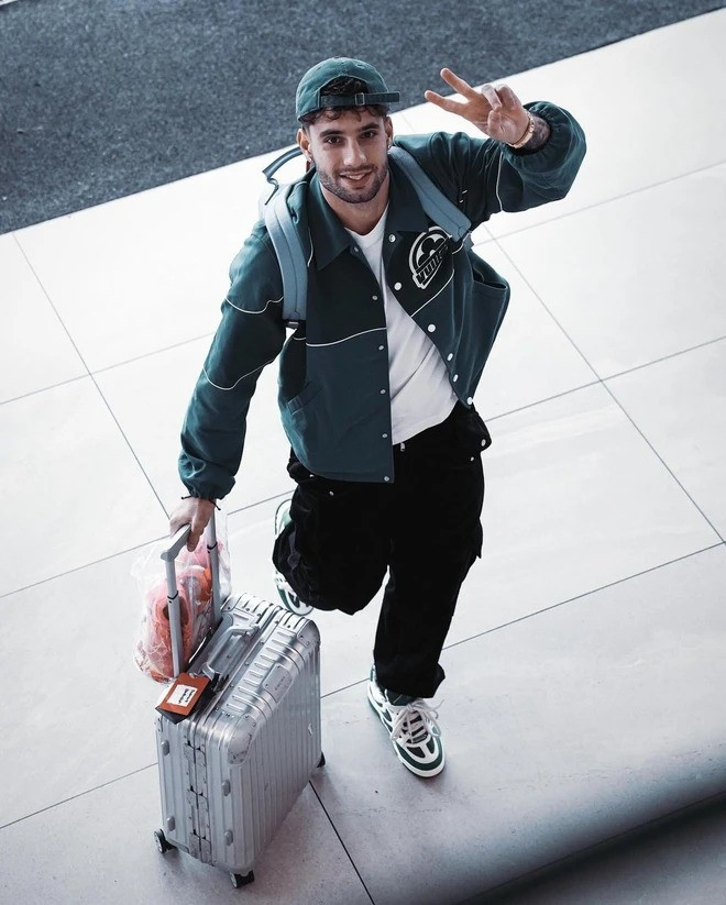 Biểu cảm đáng yêu của chàng cầu thủ khiến nhiều fan nữ "rụng tim".