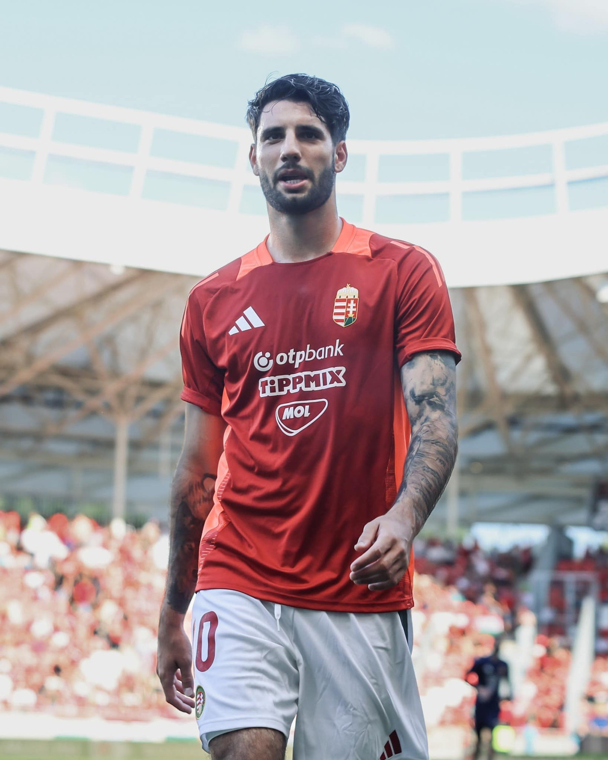 Trên cánh tay của Dominik Szoboszlai có xăm dòng chữ: "Talent is a divine blessing, but without incredible will and humility, it is worth nothing" (Tạm dịch: Tài năng do trời ban nhưng sẽ vô nghĩa nếu thiếu ý chí kiên cường và sự khiêm nhường). Đây như lời nhắc nhở thường trực anh trên con đường sự nghiệp.