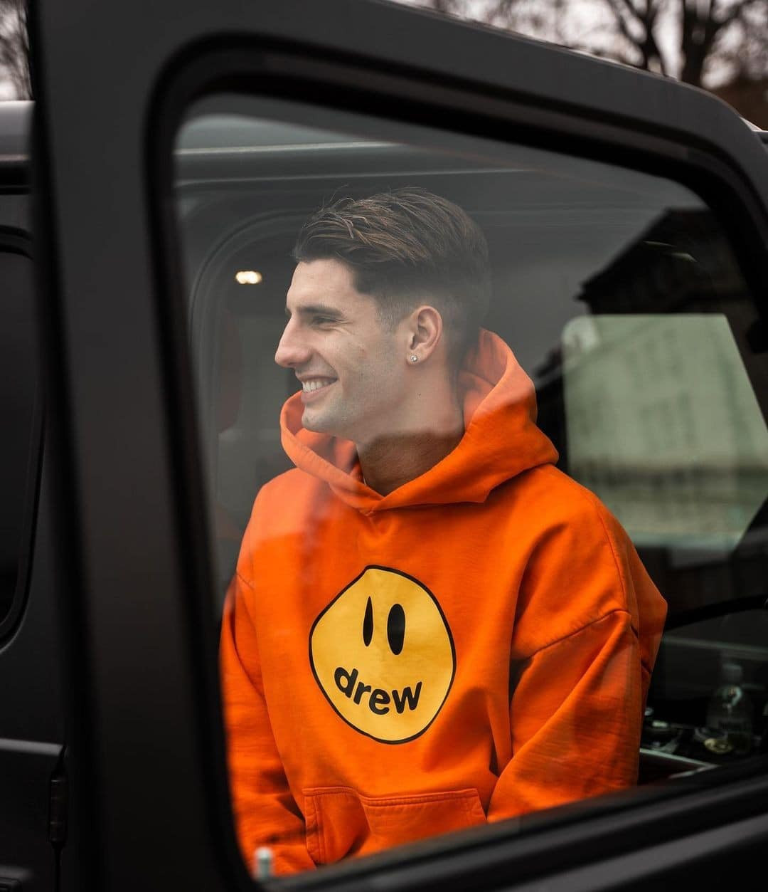 Với chiều cao 1,86 m, thân hình cân đối, Szoboszlai có vẻ ngoài không kém gì những người mẫu nam.