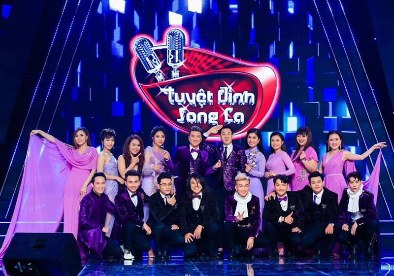 He lo danh tinh co gai ship hang cover 