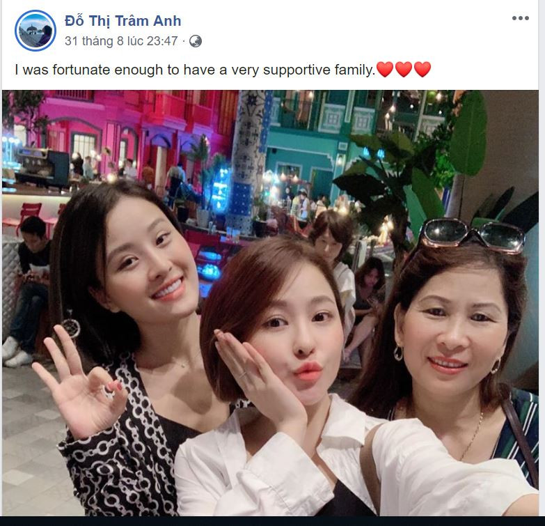 Hôm 5/9 và 31/8, hot girl Thanh Hóa - Trâm Anh từng đăng tải khoảnh khắc đời thường bên mẹ và chị gái.