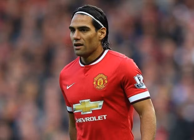 Radamel Falcao (Manchester United – Colombia): “Mãnh hổ” Falcao chuyển đến thi đấu cho Man United với một bản hợp đồng cho mượn có thời hạn một năm và điều khoản mua đứt vào cuối mùa giải. Mấy năm trở lại đây, Falcao luôn cho thấy anh là một sát thủ hàng đầu thế giới. Tuy nhiên chấn thương khiến anh chưa đóng góp được nhiều cho đội chủ sân Old Trafford khi anh chỉ mới đóng góp được 3 bàn thắng và 3 lần kiến tạo từ đầu mùa giải.