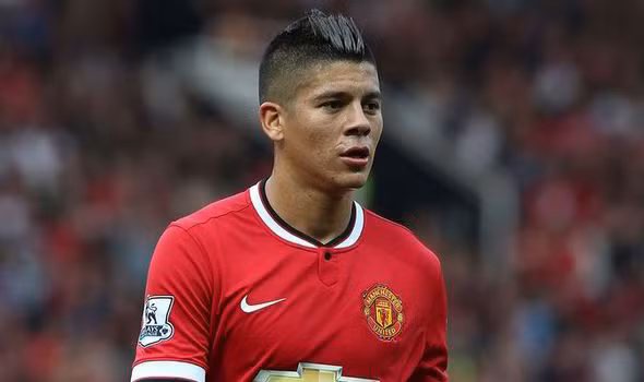 Marcos Rojo (Manchester United – Argentina): Cầu thủ người Argentina có một năm thi đấu thăng hoa và là nhân tố nổi bật nhất trong hệ thống phòng ngự của Argentina trong hành trình lọt vào chung kết cúp bóng đá thế giới mùa hè vừa qua. Chẳng thế mà HLV Van Gaal của MU lại muốn sở hữu anh bằng được khi các Nani và 16 triệu bảng cho Sporting Lisbon để đổi lấy sự phục vụ của hậu vệ này.