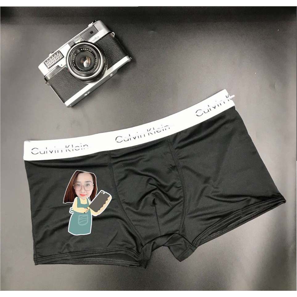 Để tăng thêm phần nguy hiểm, nhiều chủ shop còn in thêm hình chiếc dao, như lời "đe dọa" và khẳng định chủ quyền ngọt ngào.