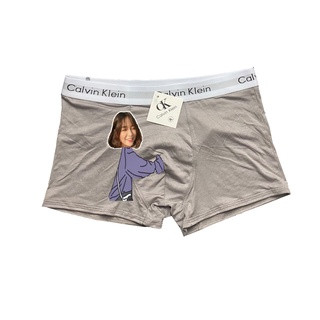 Hầu hết được in hình trên thiết kế quần trơn, phần diện tích vải rộng. Đa số chị em đều chọn dáng quần boxer để làm quà tặng bất ngờ cho nửa ấy.