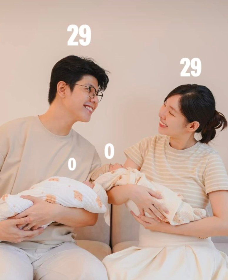 Bên nhau từ năm tuổi đôi mươi, đến giờ cặp đôi đã có 10 năm hạnh phúc bên nhau, cũng đã đón em bé đầu lòng.