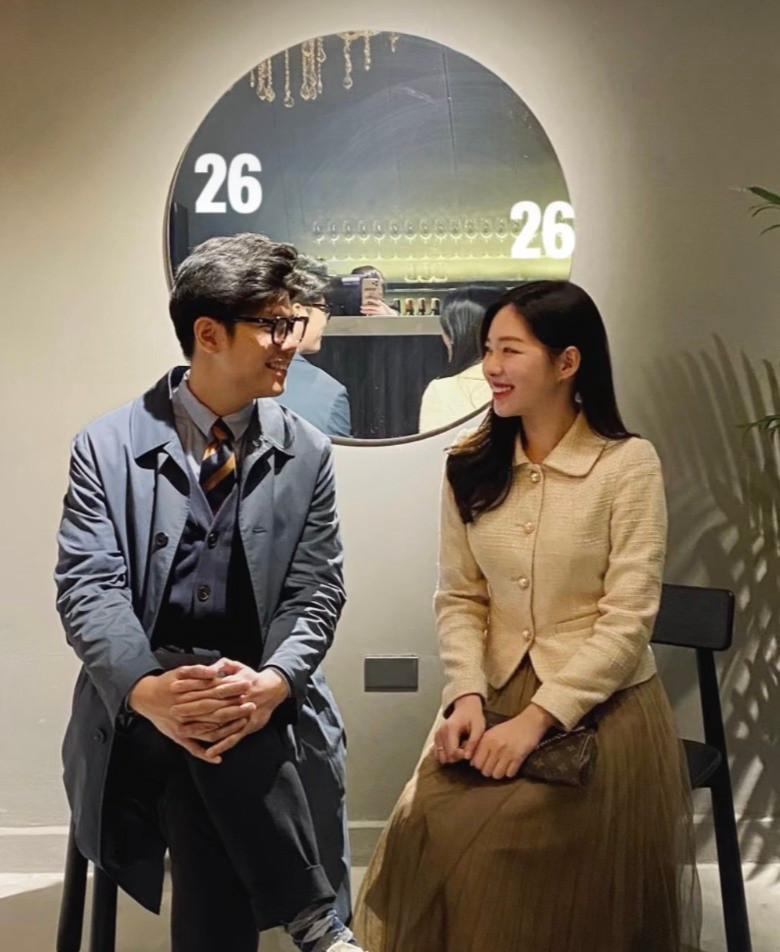 MC Mạnh Cường tên đầy đủ là Lê Mạnh Cường, sinh năm 1995 tại thủ đô Hà Nội. Là chàng trai gốc Hà Thành nên Mạnh Cường được đánh giá là người nhã nhặn, điềm tĩnh.