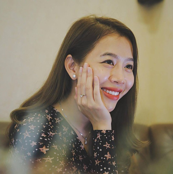 Diệp Chi là nữ MC quen thuộc thuộc với các khán giả truyền hình, tên tuổi của cô gắn liền với những chương trình như Rung chuông vàng, Đường lên đỉnh Olympia, Điều ước số 7....Cô gây ấn tượng bởi khuôn mặt tươi tắn, nụ cười thường trực trên môi và lối dẫn dắt hấp dẫn.