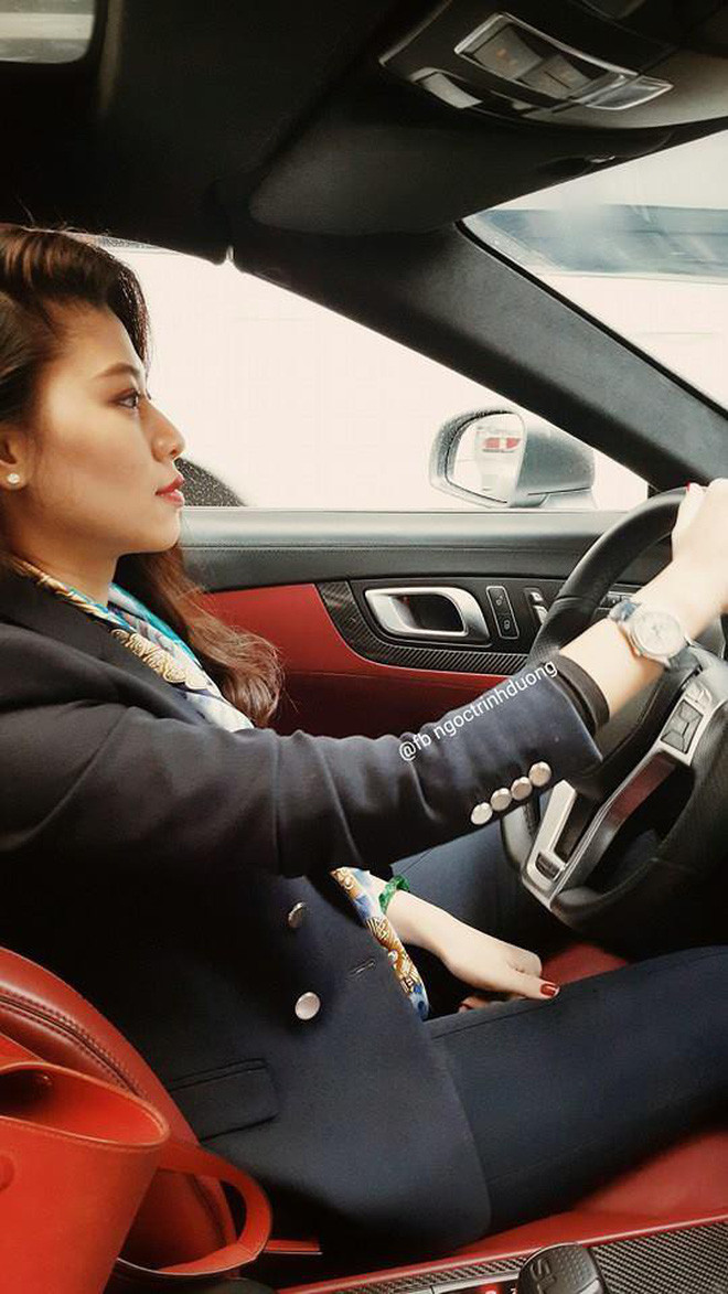 Mặc dù có cuộc sống kín tiếng nhưng việc luôn sử dụng hàng hiệu, sở hữu nhiều chiếc đồng hồ đắt đỏ khiến ai cũng hiểu rằng Ngọc Trinh có một cuộc sống sung túc. Em trai ruột của cô là Bảo Hưng, một thiếu gia "khét tiếng" với thói chơi đồ hiệu và cặp kè toàn hoa hậu, á hậu.