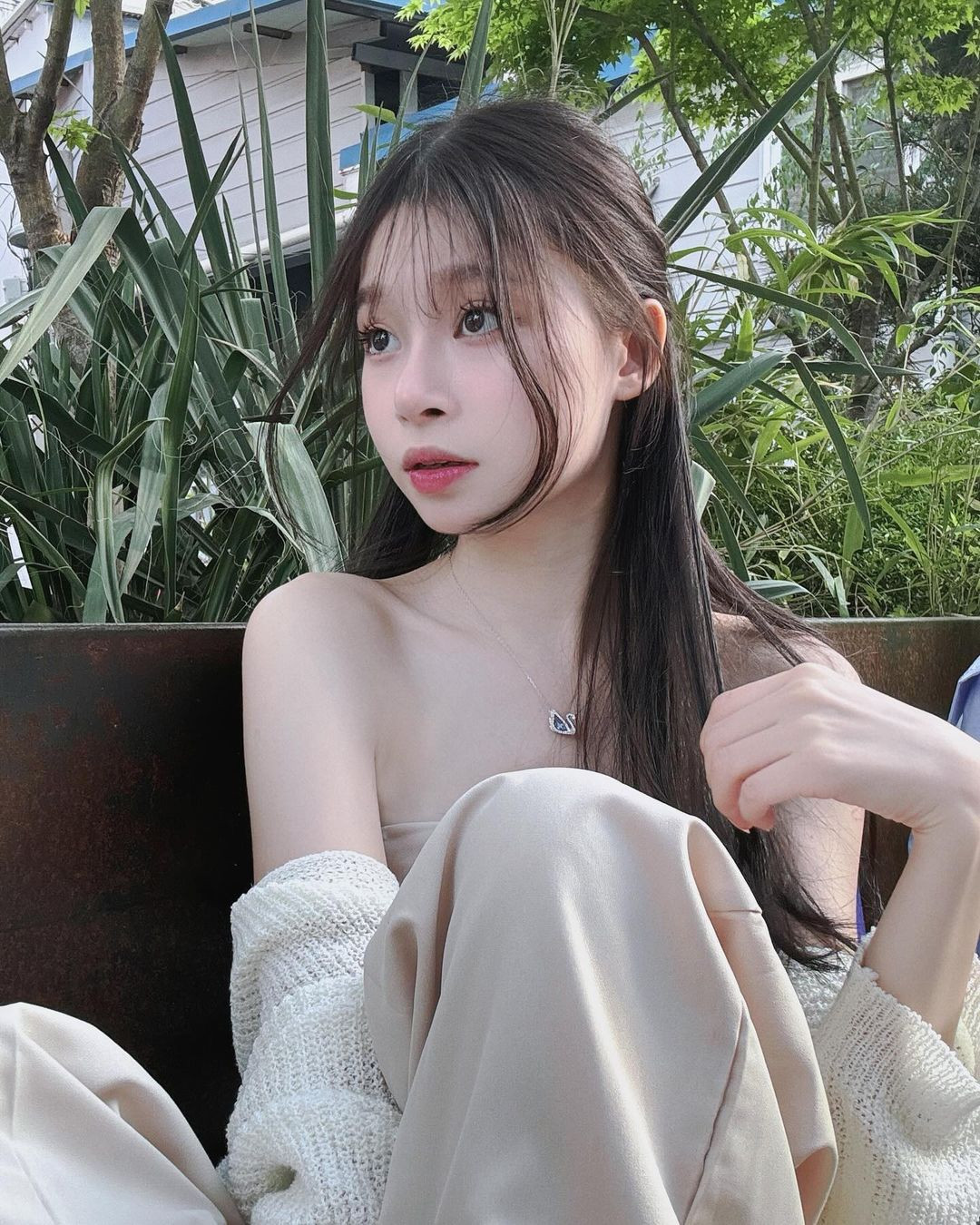 Diệu Anh sở hữu nhan sắc ngọt ngào, mỏng manh.