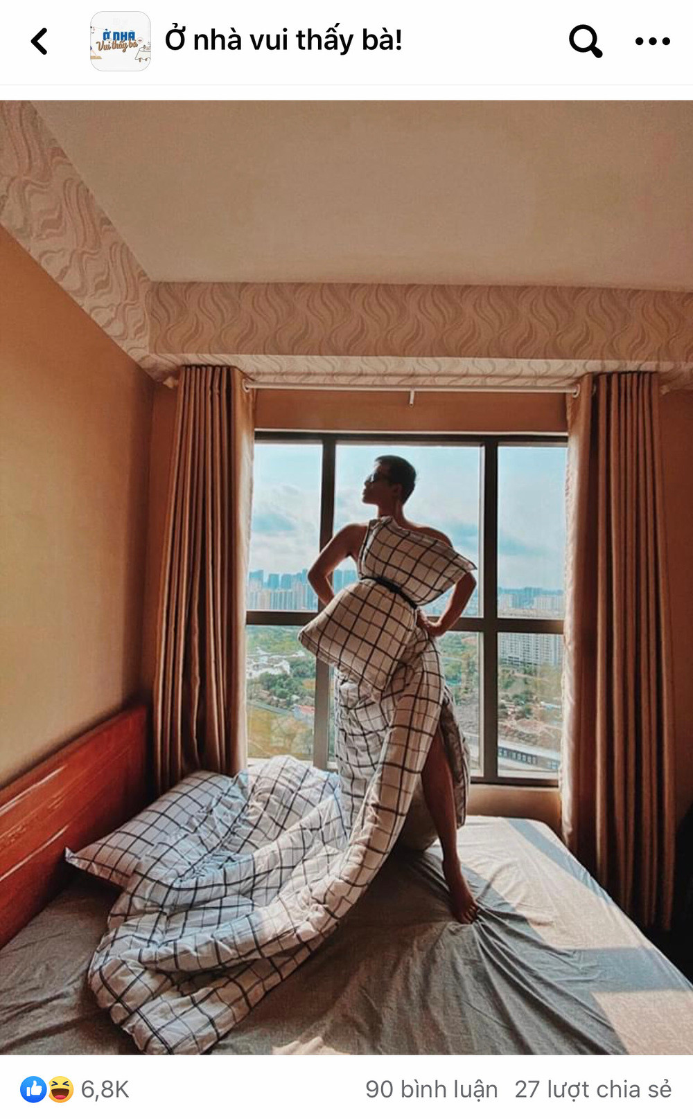 Bên cạnh các chị em, chính những đấng mày râu cực ngầu của group lại trở thành người mẫu "bất đắc dĩ", tạo nên những tràng cười nghiêng ngả. Ai đâu ngờ "nam nhân đại trượng phu" lúc ở nhà cũng "lầy lội", bá đạo chẳng kém đâu nhé!