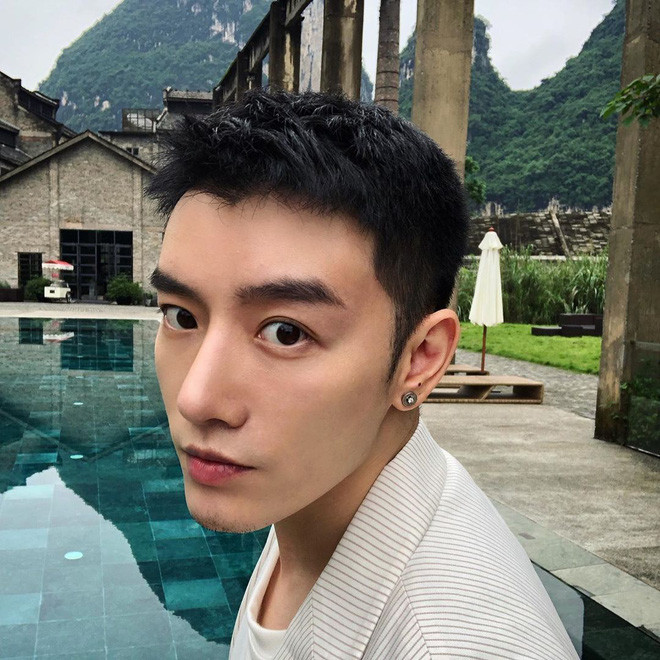 Việc hẹn hò người quen trên mạng gặp gỡ ở ngoài cũng dẫn đến vô số tình huống dở khóc dở cười, ảnh một đằng, người thật một nẻo là việc rất thường thấy.