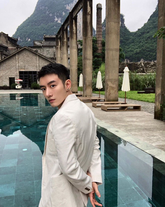 Cụ thể, một hot boy Trung Quốc sở hữu nhan sắc vạn người mê, đi thả thính khắp mạng xã hội khiến nhiều cô gái điêu đứng nhưng không mấy khi chịu hẹn gặp hay là trò chuyện trực tiếp.